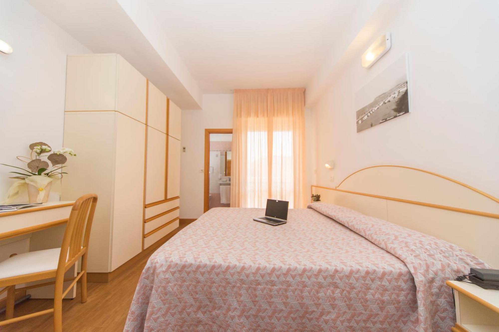 Hotel Silvia Misano Adriatico Habitación foto
